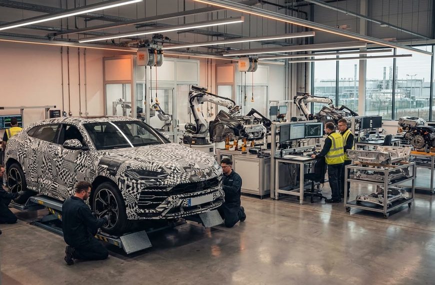 McLaren Finally Greenlights Its First Performance SUV £500m UK Expansion Signals a Bold New Era